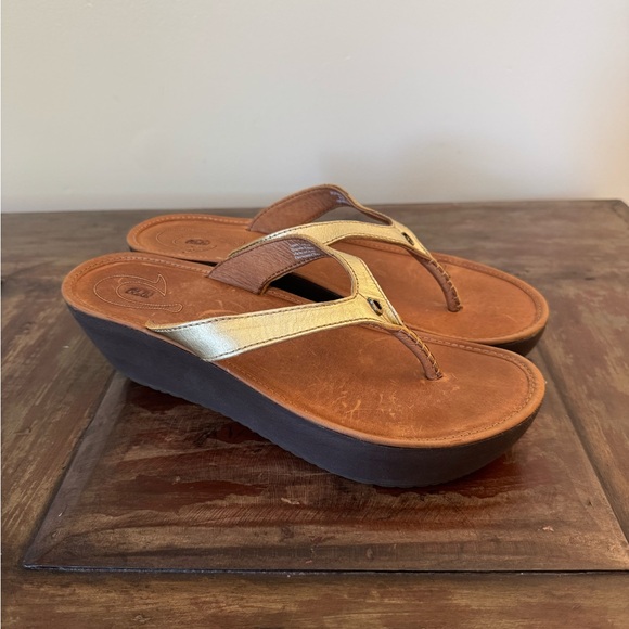 OluKai Shoes - Olukai Hali’a brown gold leather wedge flip flop thong sandals women’s‎ 9